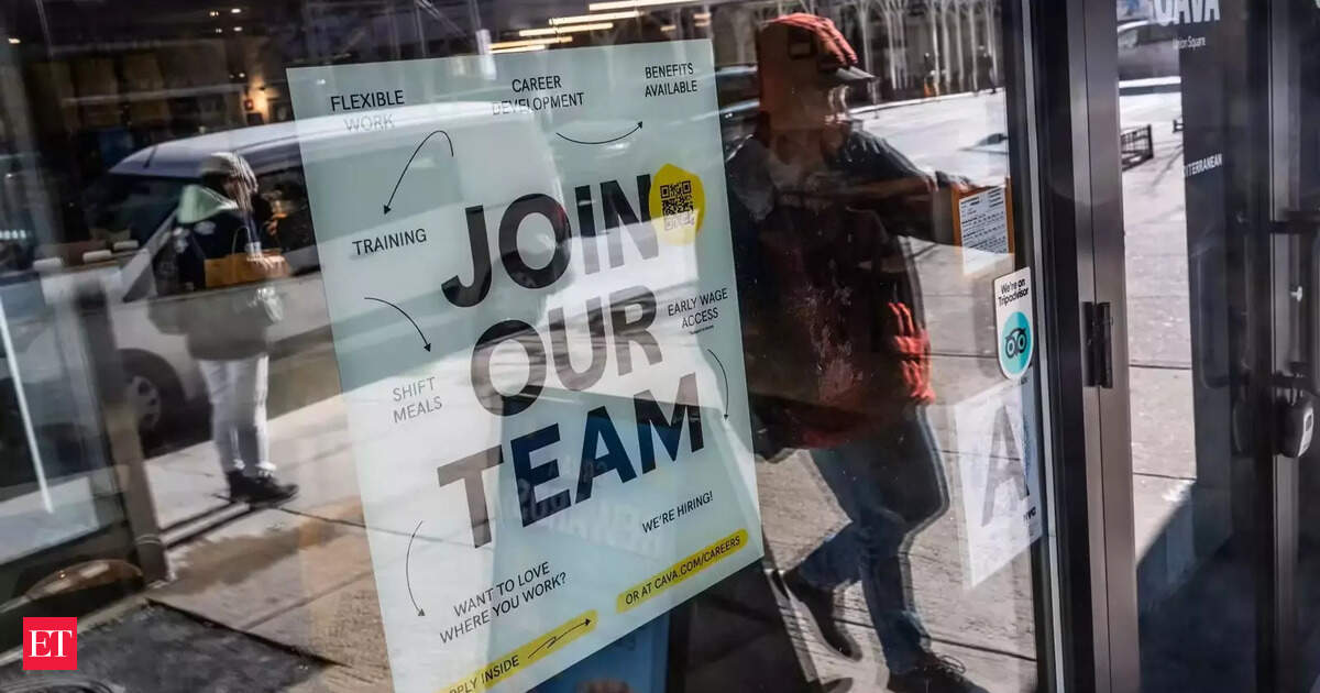 अप्रत्याशित पेरोल ताकत: अमेरिकी नियोक्ताओं ने जनवरी में 130,000 नौकरियां जोड़ीं, बेरोजगारी दर 4.3% पर गिरी