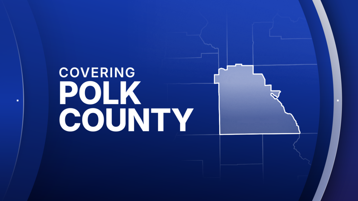 Profesor arrestado por incendio en patio trasero que se extendió a cinco acres en medio de prohibición de quema