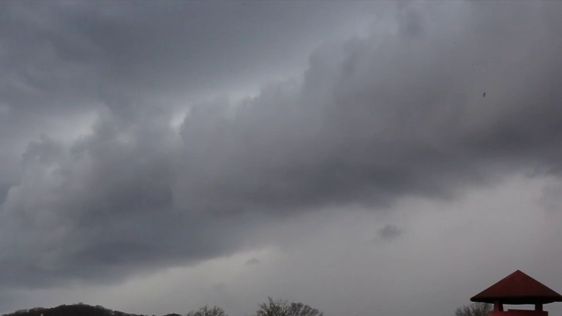 Sistema de tormentas produce temperaturas cálidas y pronostica clima severo en el Medio Oeste