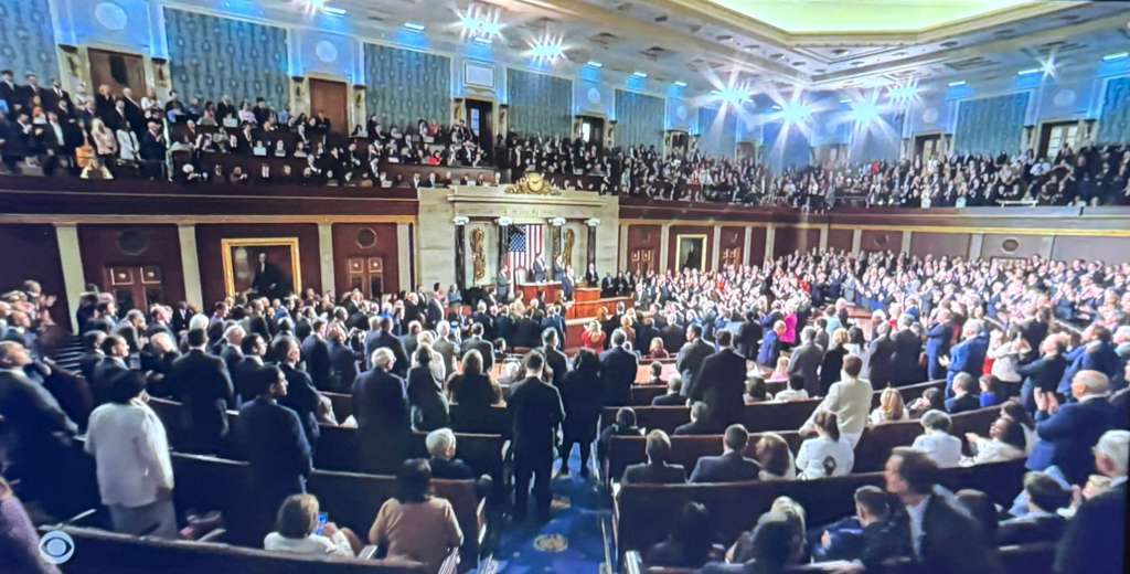 Trump Signals Force if Iran Nuclear Talks Collapse