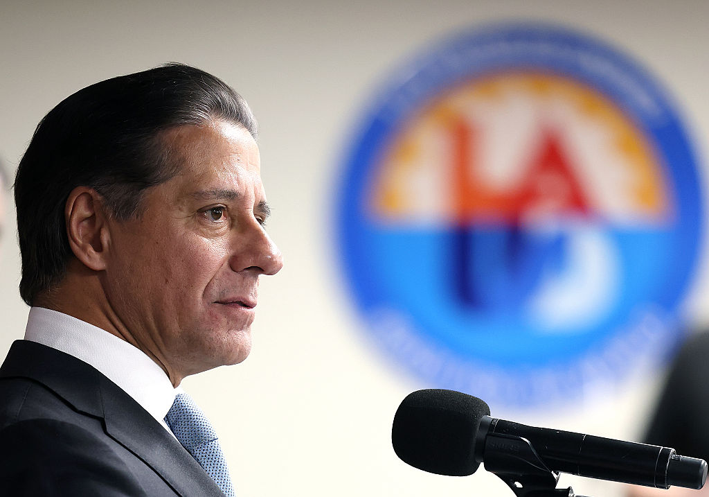 联邦探员搜查洛杉矶联合学区总部和总监住所