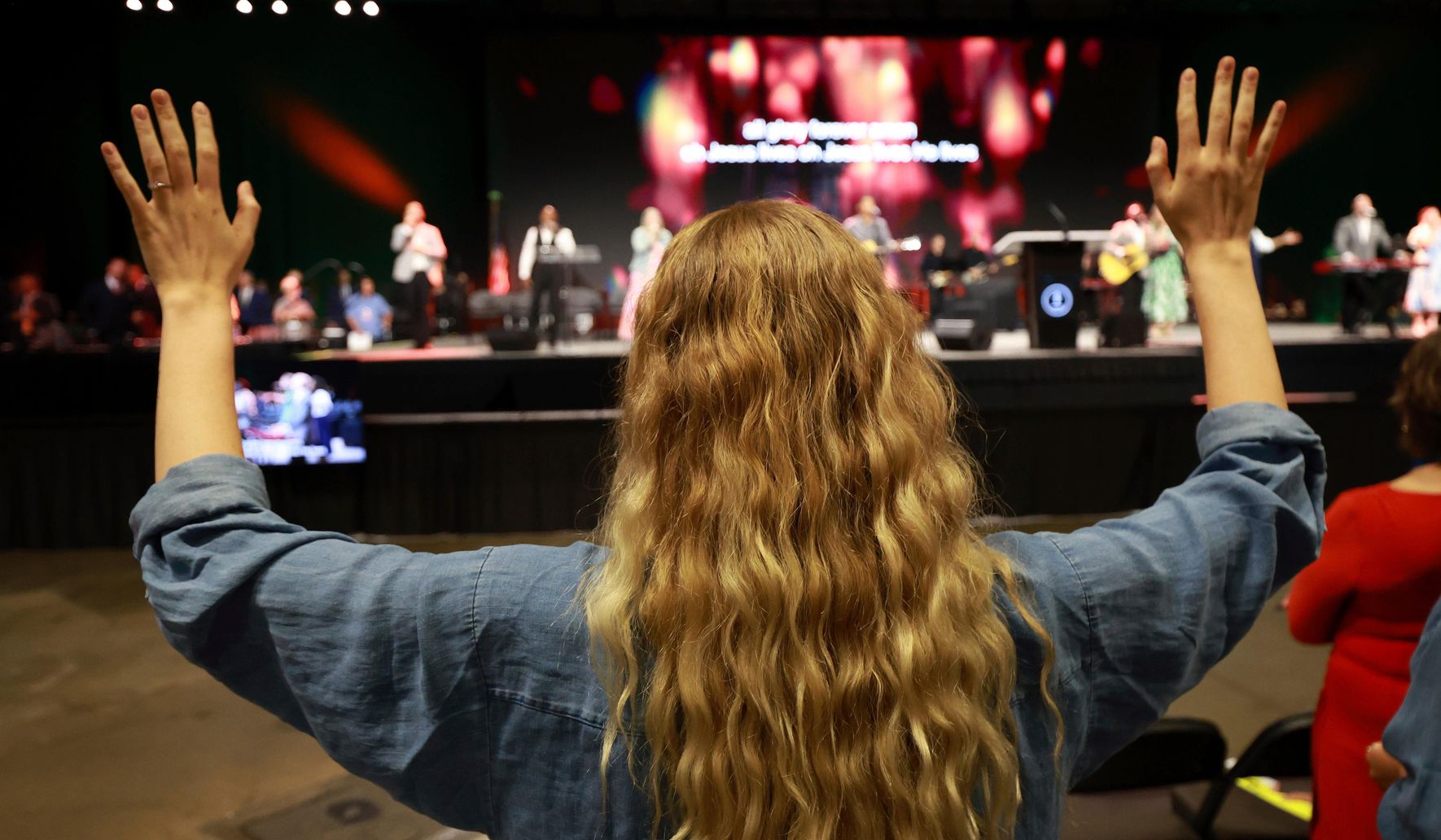 Dallas Conference Draws Thousands of Conservative Christian Women