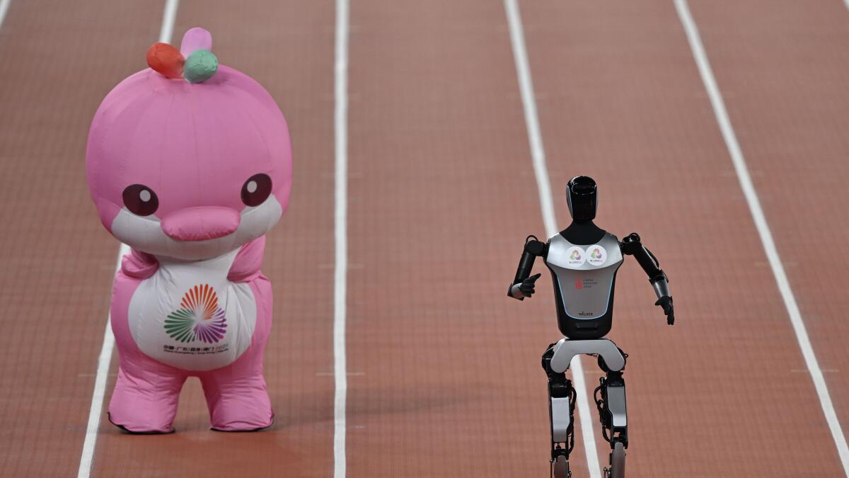 China and U.S. Race to Commercialize Humanoid Robots