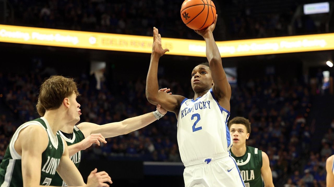 Kentucky Dominates Loyola 88-46 After Lineup Shift