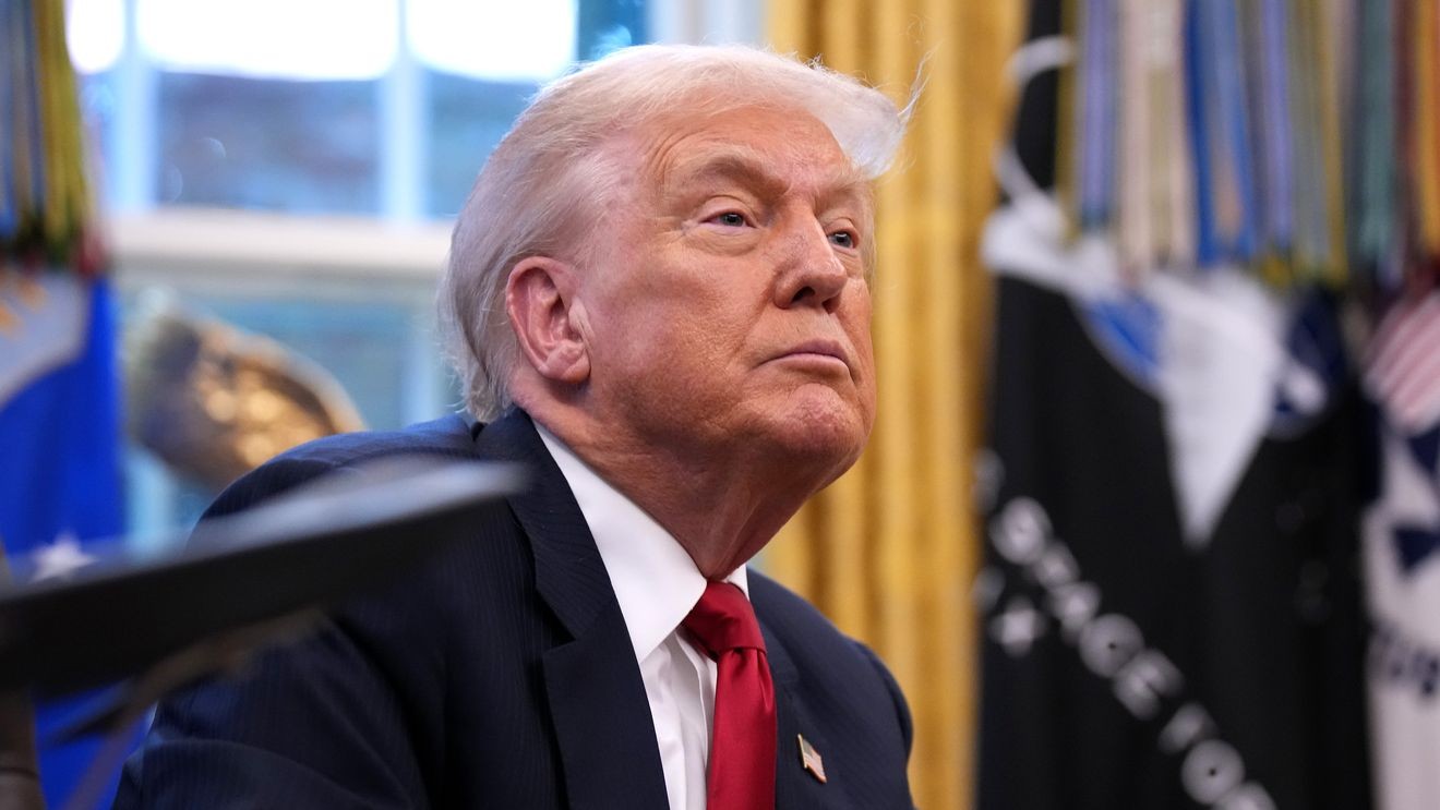 US Reexamines Immigrants; Trump Orders Migration Pause Nationwide