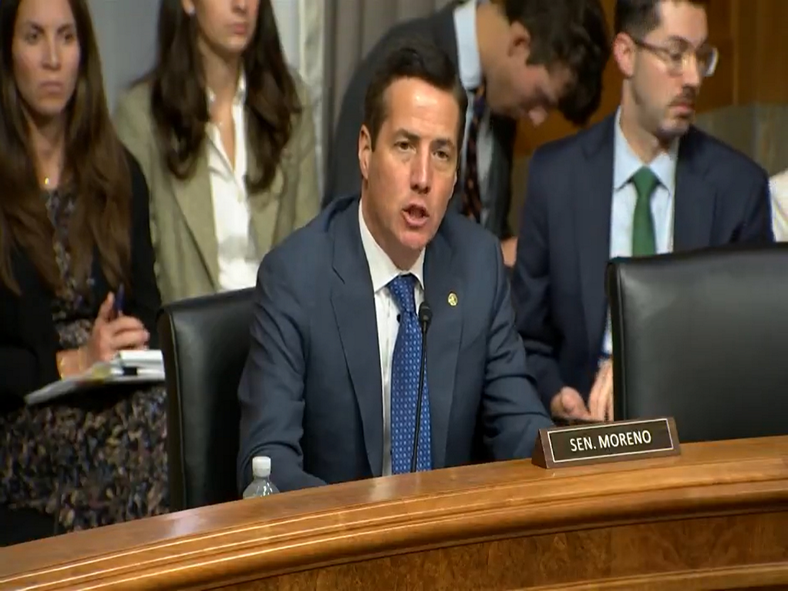 ओहियो सीनेटर ने अमेरिकियों के लिए दोहरी नागरिकता समाप्त करने का प्रस्ताव दिया