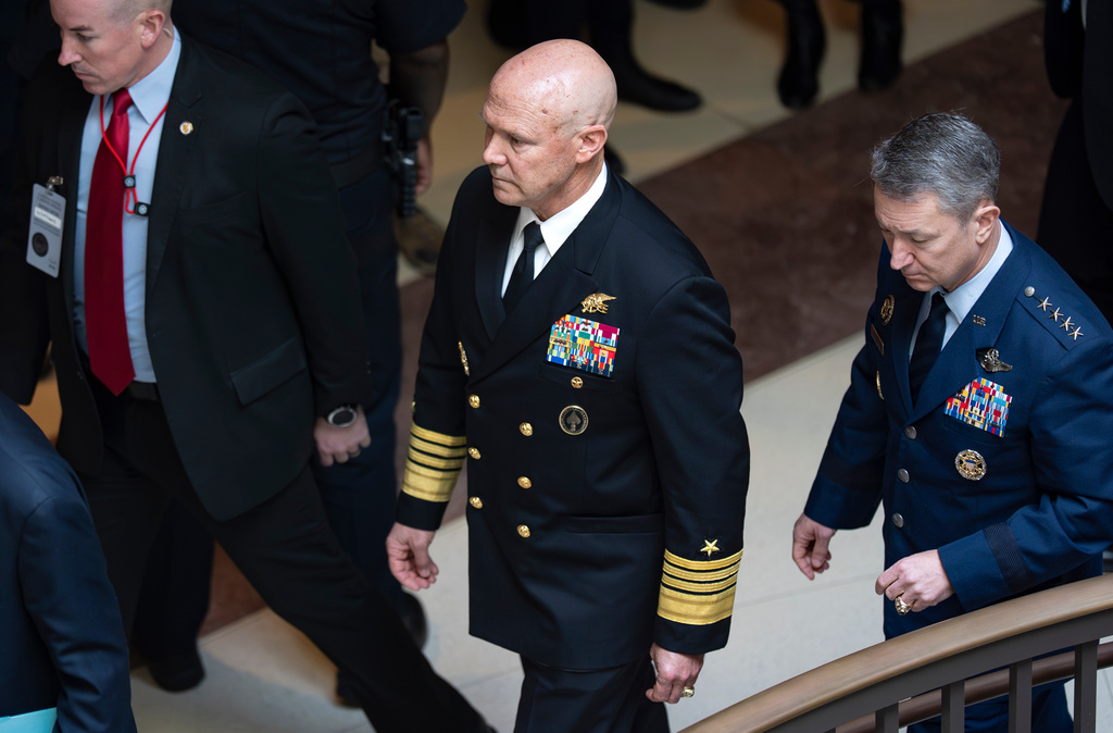 مسؤولون أمريكيون يراجعون لقطات لضربات مميتة على سفن مخدرات وسط مخاوف قانونية