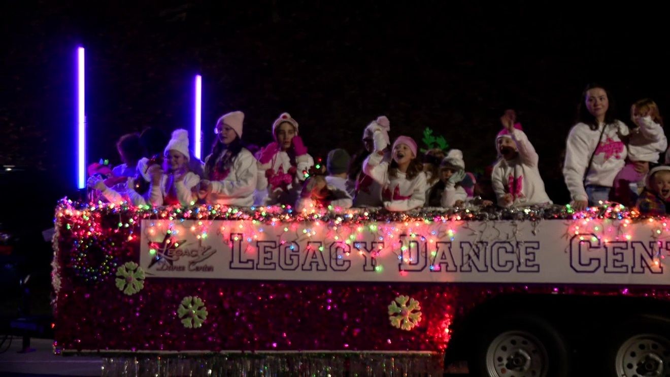 Multiple U.S. towns hold and reschedule Christmas parades