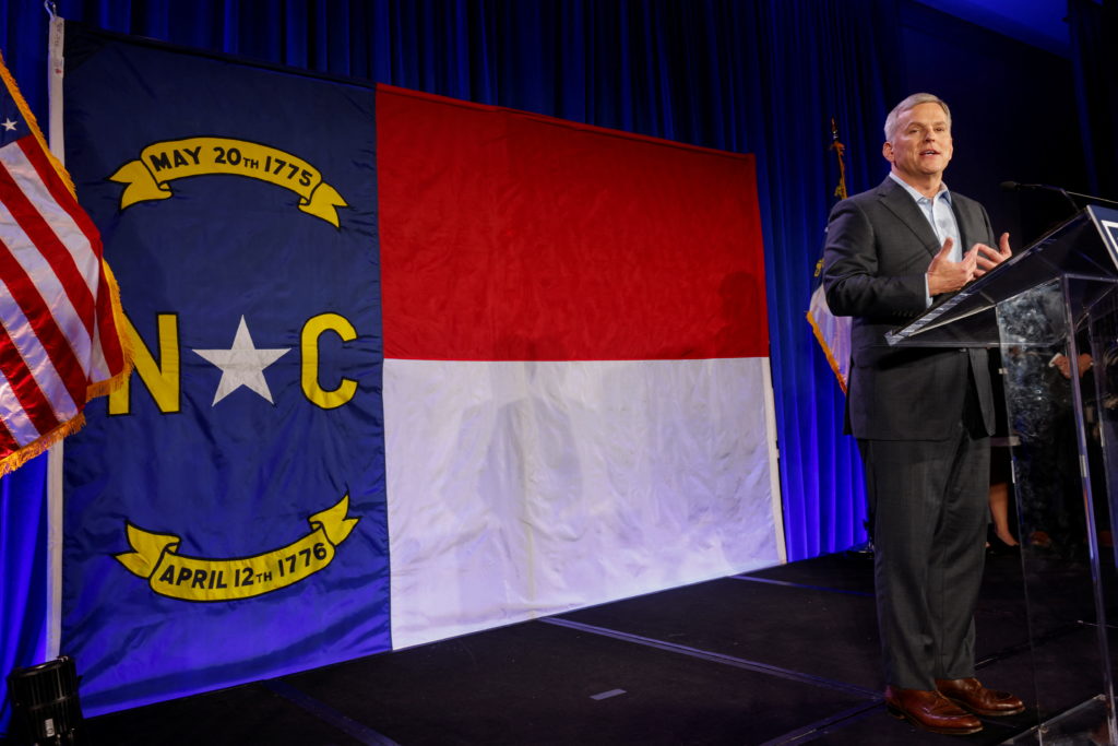 गवर्नर स्टीन ने मेडिकेड प्रतिपूर्ति दरों में कटौती को बहाल किया