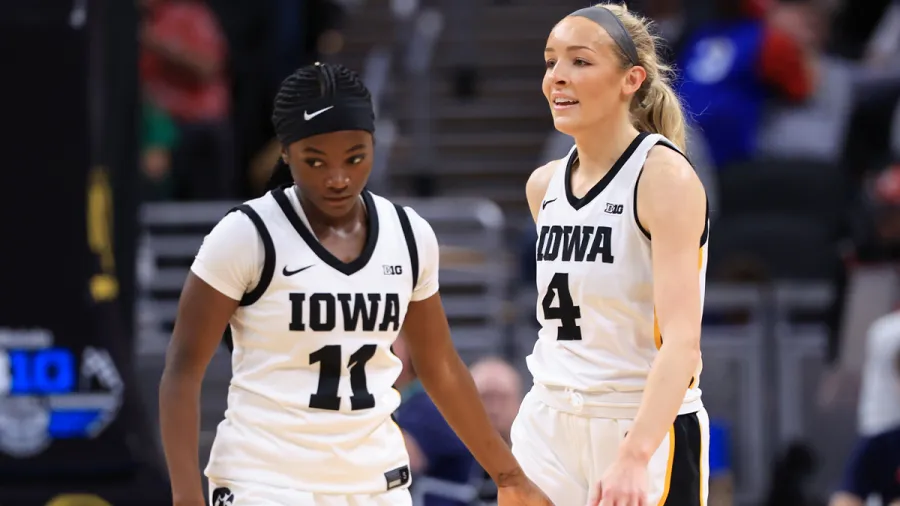 أيوا تتأهل لنهائي بطولة Big Ten بعد فوزها على إلينوي وميشيغان