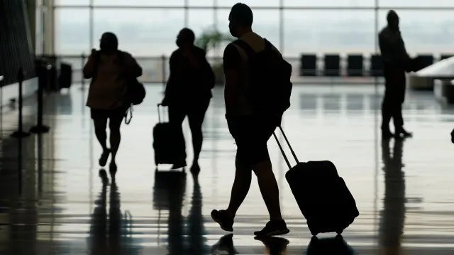 La falta de pago de la TSA provoca largas filas en los aeropuertos de todo el país