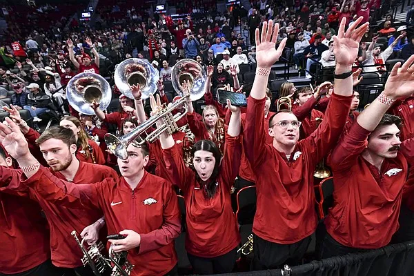 جامعة أركنساس رقم 4 تتغلب على هاي بوينت رقم 12 بنتيجة 94-88 في بطولة NCAA