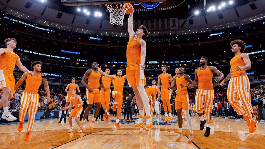 مييشيغان وتينيسي تتواجهان في Elite Eight في NCAA