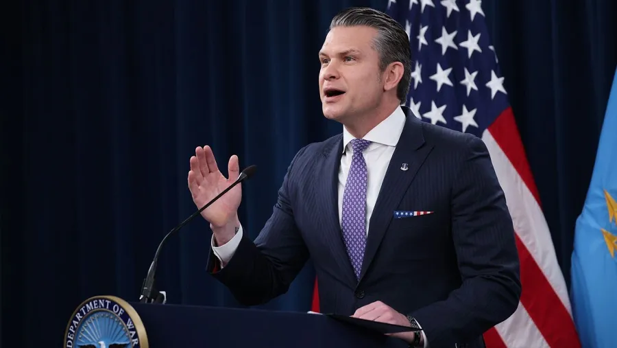 الديمقراطيون في مجلس النواب يجهزون لعزل وزير الدفاع هيغث وسط مزاعم "حرب غير مصرح بها" و "Signalgate"