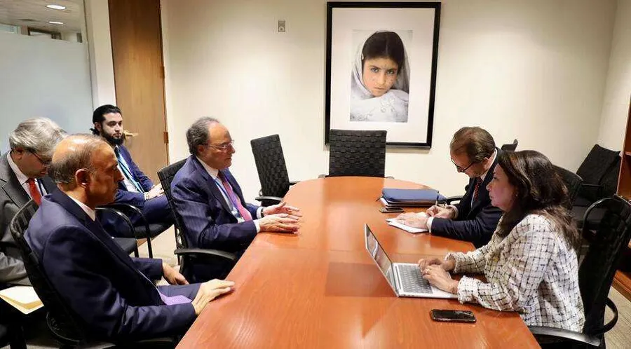 باكستان تحصل على اتفاق على مستوى الموظفين من صندوق النقد الدولي، وتطمئن وكالات التصنيف والمستثمرين
