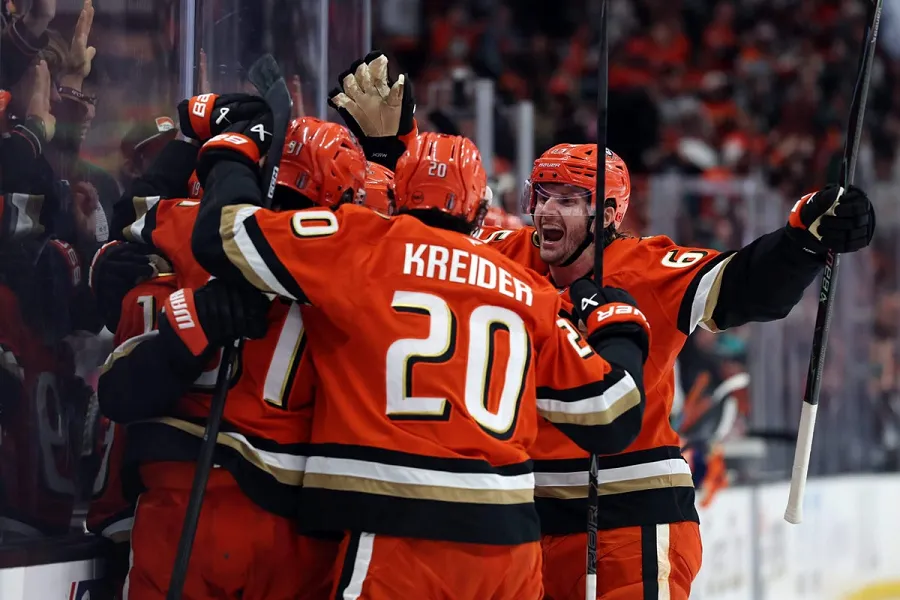 Los Ducks avanzan a la segunda ronda de los playoffs tras vencer a los Oilers en seis partidos