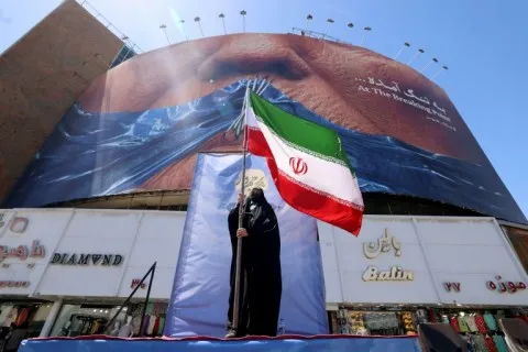 Trump rechaza contraoferta de Irán, advierte que alto el fuego está en "soporte vital masivo"