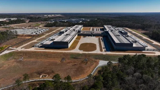 Multiple U.S. Cities Temporarily Halt Data Center Development
