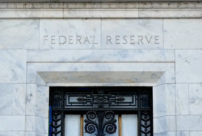 La Fed déclare que les données sur l'inflation s'améliorent