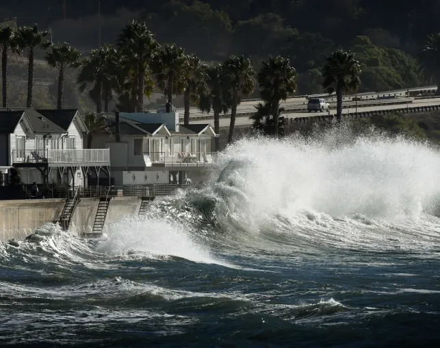 Le NOAA avertit qu'un super El Niño historique menace les côtes américaines et les phénomènes météorologiques extrêmes