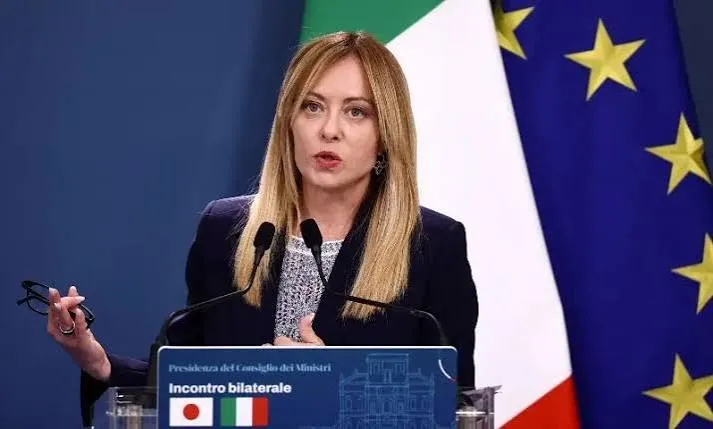 Italia prohibirá velos en escuelas, limitará estudiantes extranjeros por clase, dice Meloni