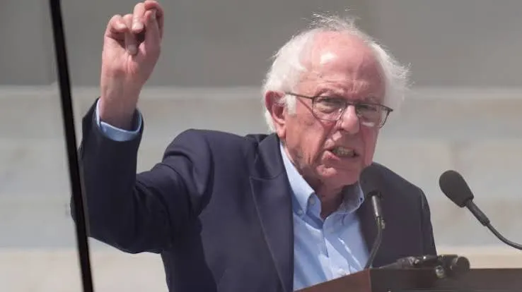 Le sénateur Bernie Sanders présente une proposition de loi pour interdire la superintelligence artificielle et créer un Département de l'IA