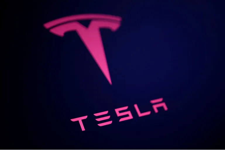 Tesla s'apprête à lancer officiellement les camions électriques Semi lors d'un événement dans le Nevada