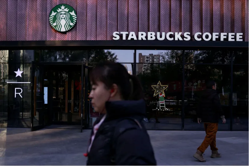 Un membre du Congrès américain demande à Starbucks de fermer ses premiers magasins dans le Xinjiang chinois