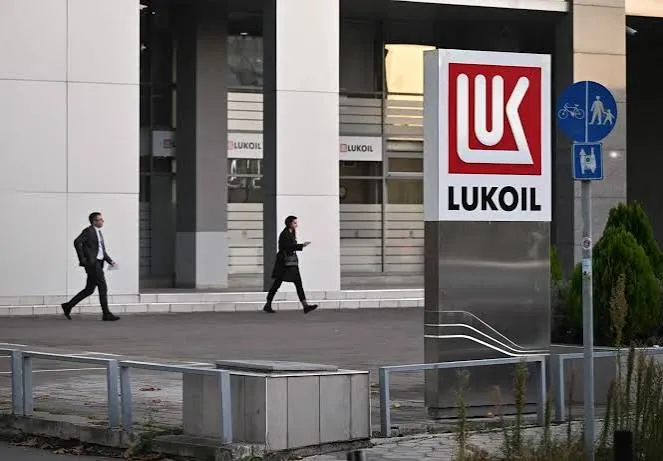 Lukoil Loses Bid to Dismiss Suit Over Franchisee Fuel Pricing
