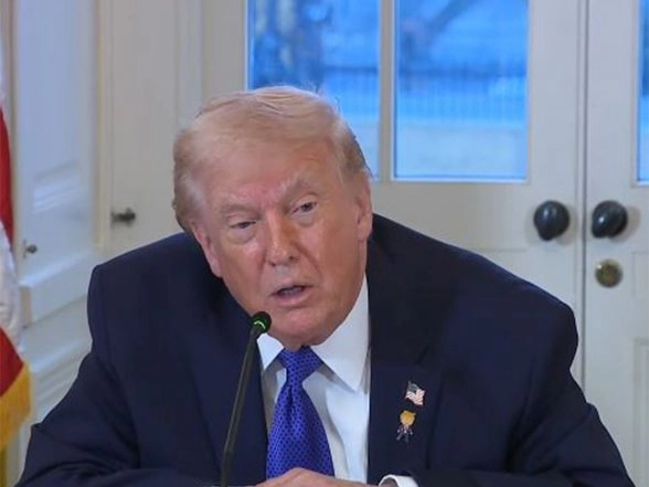 Trump plafonnera les taux d'intérêt des cartes de crédit à 10 %