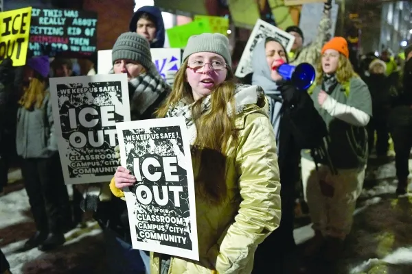 Des dizaines de milliers de manifestants à Minneapolis après la mort d'une femme lors d'une opération de l'ICE