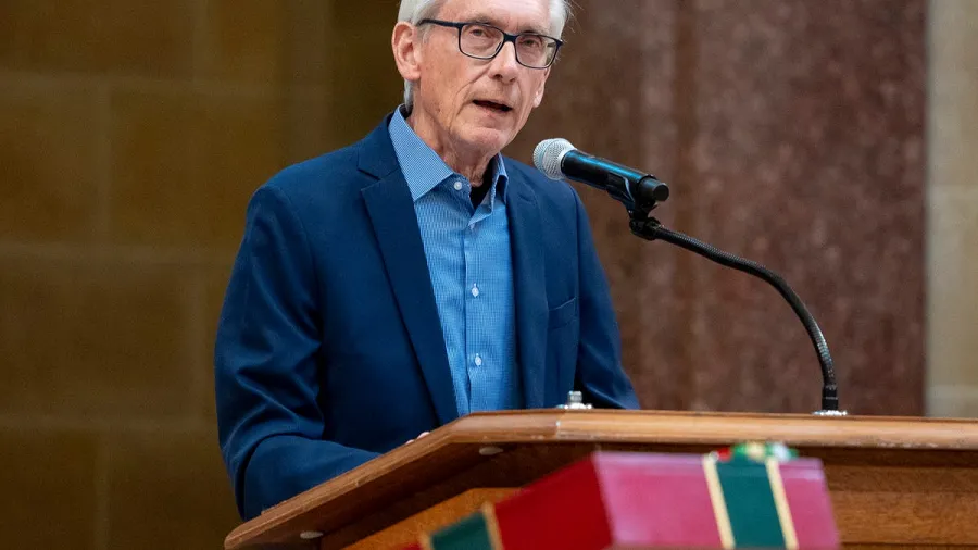 Les priorités du gouverneur Evers : allégement de la taxe foncière, financement des écoles et protection de l'environnement