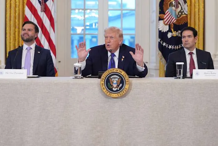 Trump se excede en el uso del ejército en el extranjero, dice encuesta