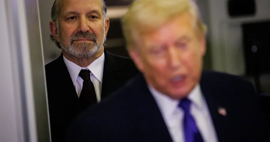 El Secretario de Comercio de Washington, Howard Lutnick, almorzó con Jeffrey Epstein en su isla privada en 2012, después de la condena.