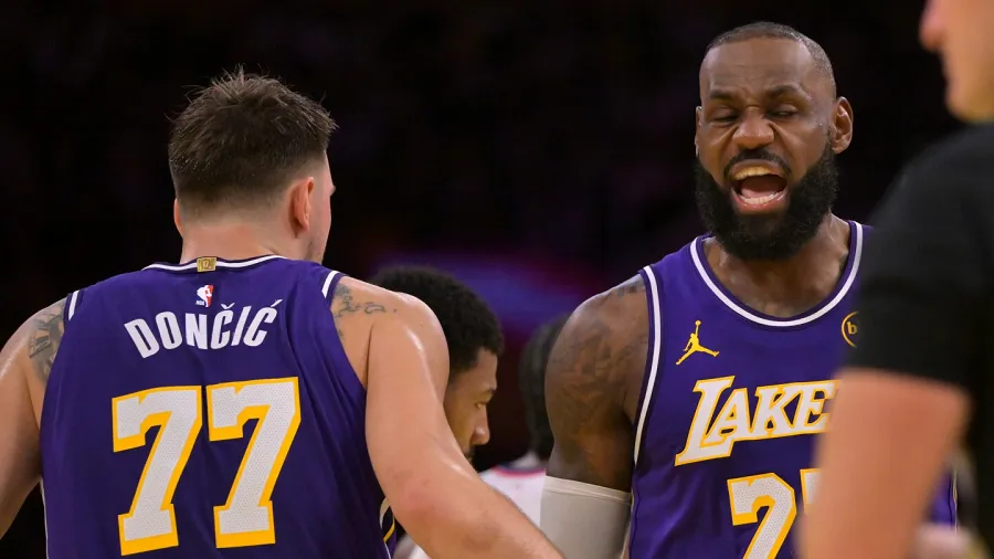 ليكرز يتفوق على كليبرز ويحسم مجموعة الغرب في كأس NBA